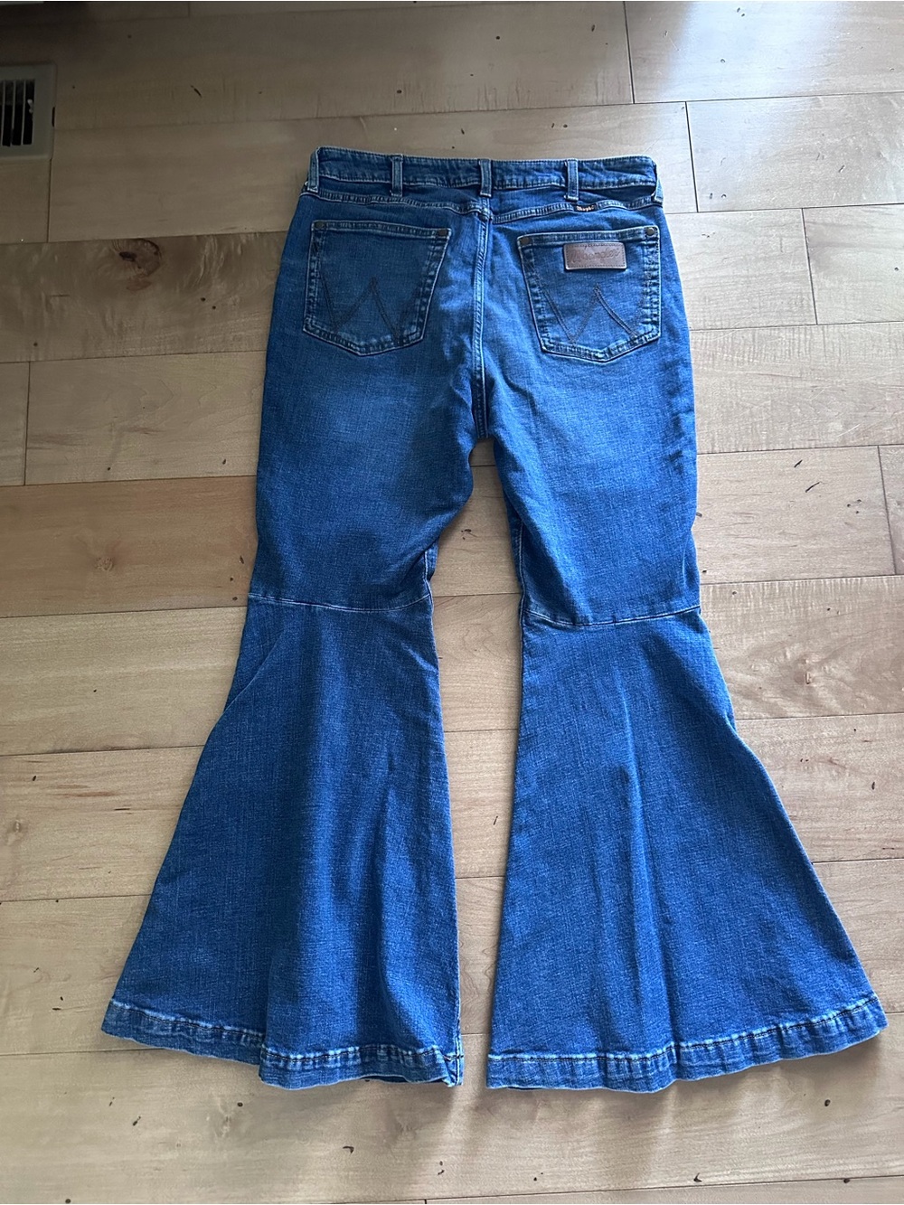 Wranglers High-Rise Blue Flare Jeans - Women's